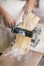 پاستا ساز و خمیر پهن کن و رشته کن دستی و ماشین رشته بر آش استیل خانگی سه کاره AGE - Image 26